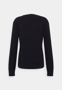 Pull noir à manches longues avec un design en tricot texturé, col rond et poignets ajustés. Design simple et polyvalent adapté aux superpositions.
