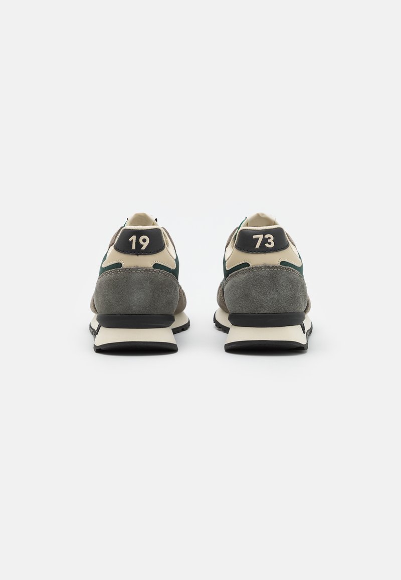 Pepe Jeans Zapatillas de piel Brit Ivy blanco, marino - Tienda calzado, moda y