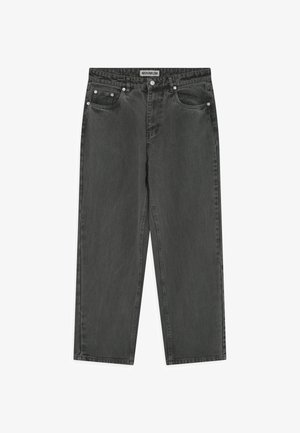 Mustad denim püksid sirge jala lõikega, viie taskuga, metallnuppudega ja bränditud sildiga vöökoha juures.