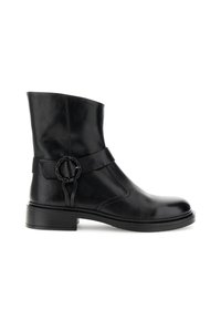 Bota de tobillo de piel negra con punta redonda, con una correa lateral adornada con un acento circular y un tacón bajo cuadrado. Textura suave.