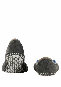 Scarpe grigie slip-on in feltro con suola in gomma testurizzata, accenti blu e design arrotondato. Le suole presentano motivi geometrici e bordi punteggiati.