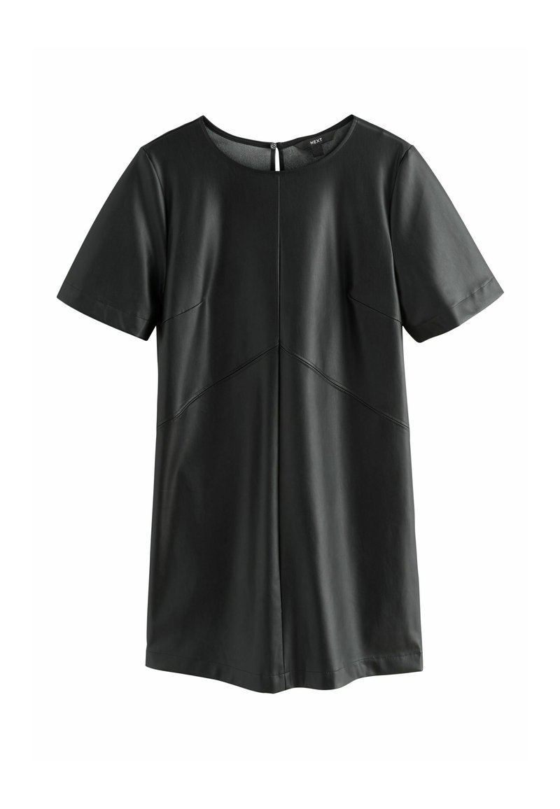 Kortærmet sort faux læderkjole med rund halsudskæring og synlige sømdetaljer, nøglehulsknaplukning bagpå.