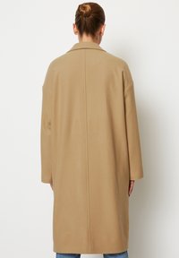 Marc O'Polo LAPEL COLLAR WELT POCKETS



 - Klassischer Mantel - salted caramel