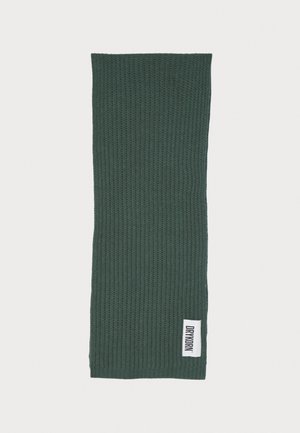 Sciarpa verde a coste realizzata in tessuto testurizzato; presenta un piccolo etichetta sul lato con "DRYKORN" in testo bianco.