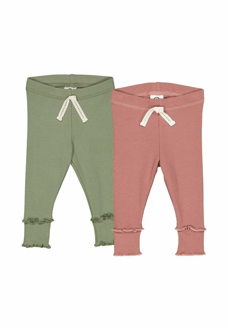 Dwie pary legginsów dziecięcych: jedne w oliwkowej zieleni z prążkowaną teksturą i falbaniastym wykończeniem, drugie w delikatnym różu z podobnymi detalami.