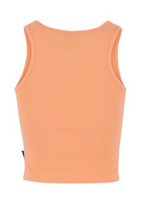 Peachfarget, ribbet tanktop med rund hals og brede ermehull. Glatt tekstur med en tettsittende fasong og ingen synlig utstyr.