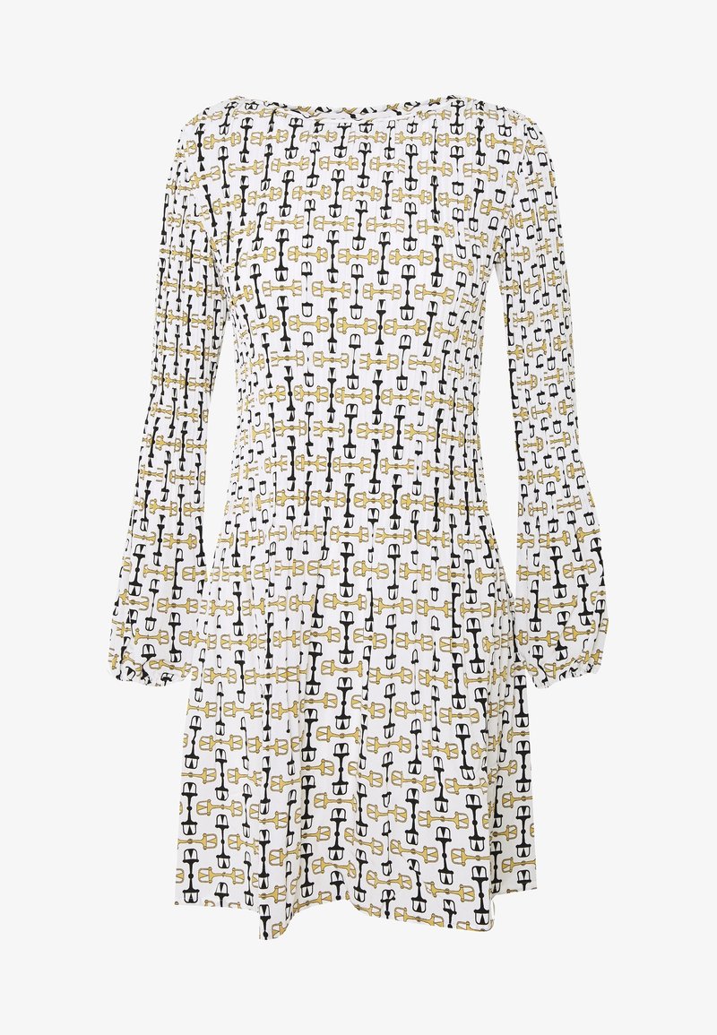 Robe blanche à manches longues avec une taille cintrée, avec un motif répétitif de mors équestres noirs et dorés.