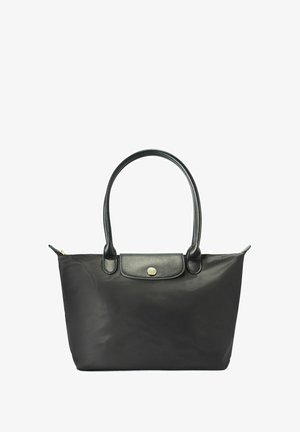 Czarna torba tote wykonana z trwałego nylonu. Posiada strukturalny design, dwa uchwyty i zapięcie na nap. Gładka tekstura z minimalnymi akcentami.