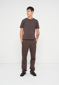 GAP ESSENTIAL STRAIGHT FIT - Hlače - new brown