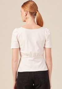 BONOBO Jeans MIT KURZEN ÄRMELN - Bluse - ecru