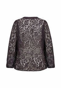 Bluse i mørk lilla med blonder, der har detaljerede blomstertryk, lange ærmer og en rund halsudskæring, der fremhæver en gennemsigtig tekstur.