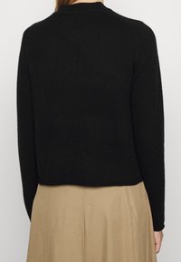 FTC Cashmere Sweter