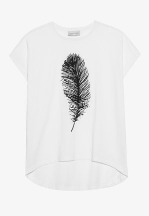 T-shirt bianca in cotone con una grafica di piuma nera. Maniche corte e orlo arrotondato, con una vestibilità comoda e una texture liscia.