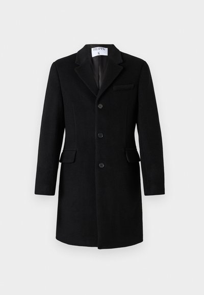 Μαύρο μονόκουμπτο μάλλινο παλτό με πέτους, τρία κουμπιά, δύο τσέπες με καπάκι και μία τσέπη στο στήθος, κρεμασμένο σε λευκό φόντο.