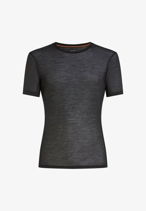 Maglietta sportiva nera a maniche corte in mesh con motivo esagonale, scollo a girocollo e logo del marchio visibile sul petto e all'interno del colletto.