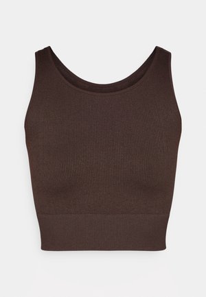 Brun ribbet crop top, der har en rund halsudskæring og et tætsiddende design. Lavet af strækbart stof for en komfortabel pasform.