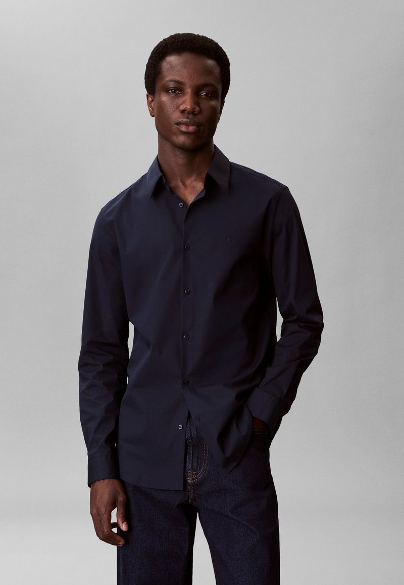 Calvin Klein SOLID STRETCH SLIM SHIRT - Košile - dark sapphire