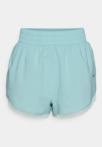 Lyseblå treningsshorts med en samlet elastisk midjebånd. Laget av lett stoff, med en buet kant og en subtil logo-detalj.