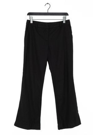 Zwarte broek met een recht gesneden ontwerp, met twee voorzakken en een gladde, gestructureerde stof. Hangt aan een zwarte plastichanger.