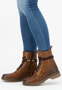 Travelin Snörstövlar - cognac