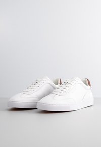 GANT MC JULIEN - Trainers - white/cognac