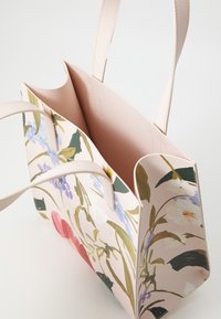 Ted Baker FLORAL PRINTED SMALL ICON BAG - Borsa a mano - light pink