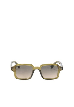 Gafas de sol rectangulares con montura de plástico translúcido verde oliva y lentes con gradiente gris, mostradas de frente sobre un fondo blanco.