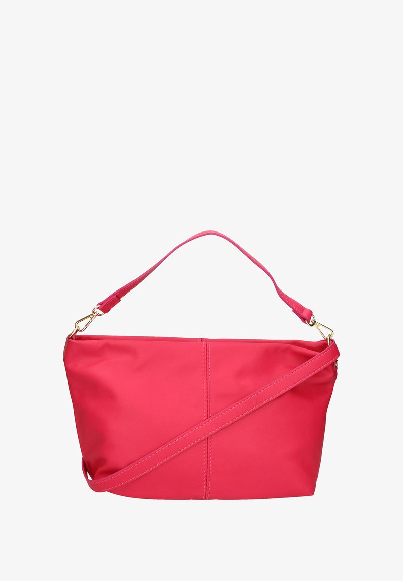 Borsa a trapezio in finta pelle rosa, con una forma strutturata, manico corto e tracolla lunga regolabile. Accenti in hardware dorato visibili.