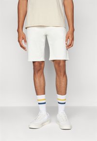 Levi's® - 405 STANDARD - Shorts vaqueros - white denim Imagen en miniatura 1