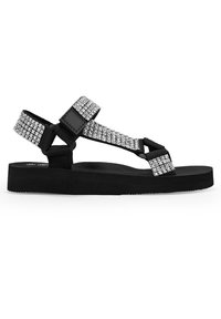 Sandalias de plataforma negras con tiras adornadas con rhinestones y una plantilla de textura suave. Presenta tiras ajustables para un ajuste personalizable.