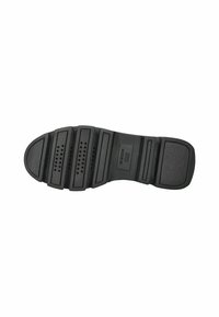 Suola di scarpa in gomma nera con superficie testurizzata, scanalature orizzontali e piccoli fori di ventilazione. Include dettaglio del logo impresso.