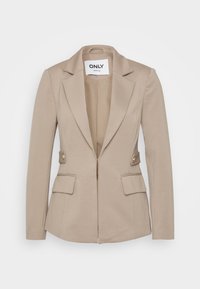 Bež ženski blazer, prilegajočega kroja, narejen iz teksturiranega blaga, z okroglimi štrnami, sprednjim zadrgo, dvema sprednjima žepoma in zlatimi gumbi.