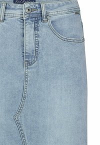 Lichtblauwe denim rok met een rechte snit, voorzien van gestikte details, twee voorkeurszakken en een knoopsluiting in de taille.