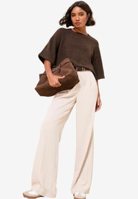 Unausgewählt, brown