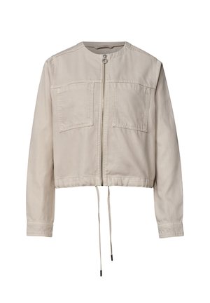 Veste courte beige à manches longues, fermeture éclair à l'avant, deux poches poitrine, col rond et cordons réglables à l'ourlet.