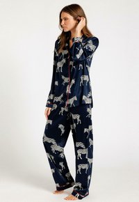 Chelsea Peers ZEBRA PRINT REVERE SET - Pyjama set - navy