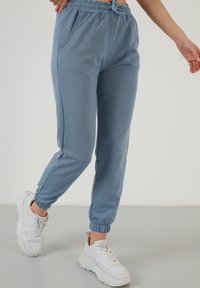 LELA Träningsbyxor - baby blue