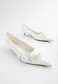Next FOREVER COMFORT CORSAGE KITTEN COURT- REGULAR FIT - Balerínky - white