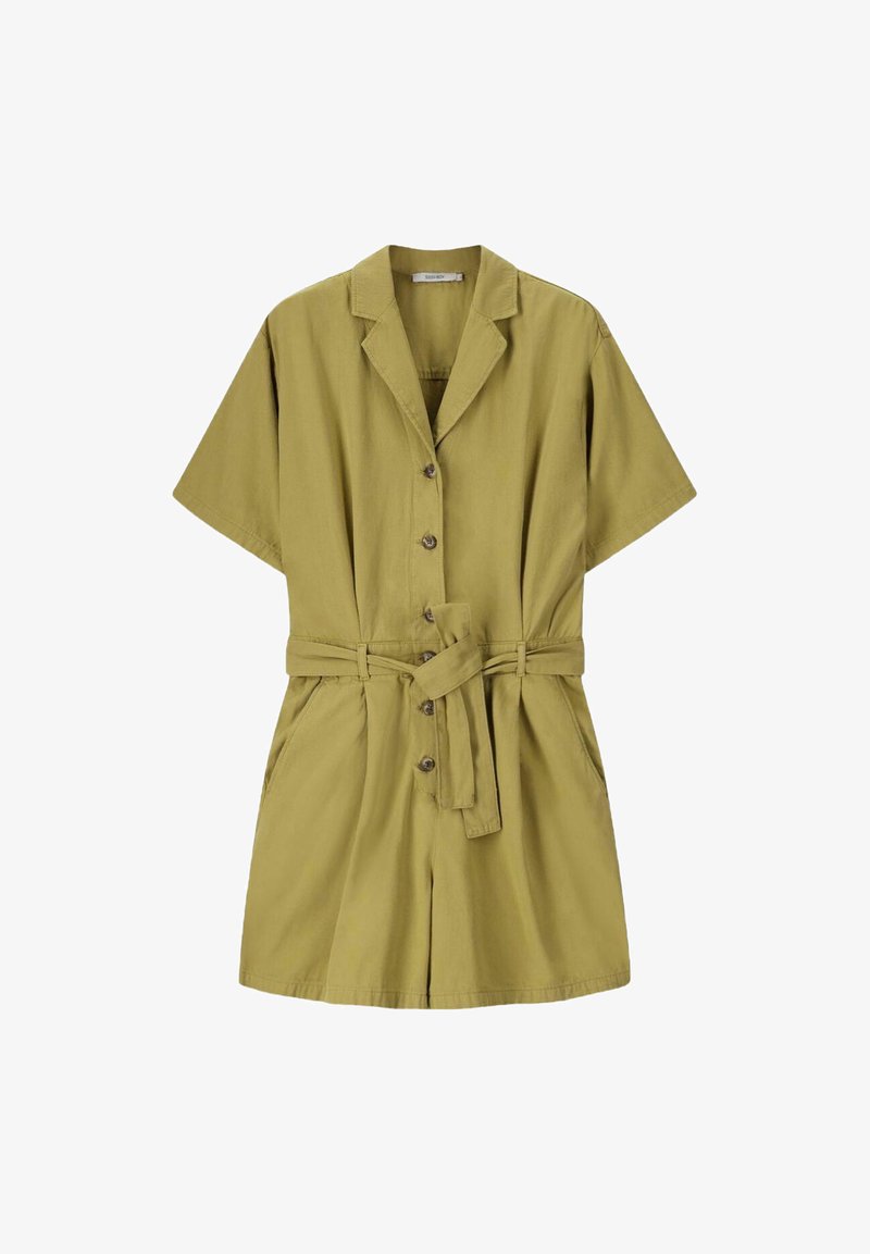 Olijfgroene short-sleeve rompers met een knoopsluiting aan de voorkant, een kraag en een strikband in de taille. Lichtgewicht stof met een soepele textuur.