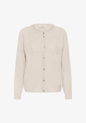 Kremowy kardigan dzianinowy z długimi rękawami, okrągłym dekoltem, delikatnym wzorem tekstury na górnej części klatki piersiowej oraz metalowymi guzikami z przodu.