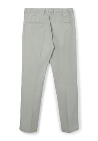 Pantaloni grigi chiari realizzati in un materiale liscio, con vita elasticizzata, due tasche posteriori e taglio dritto.