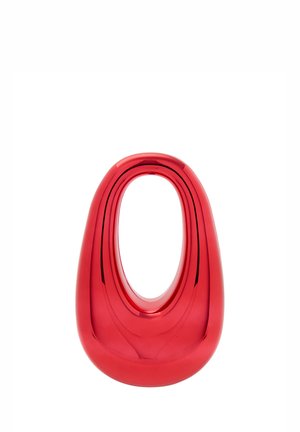 Rød, glinsende keramisk vase med en oval form og en central åbning. Glat tekstur, minimalisitisk design og en dristig farvefinish.