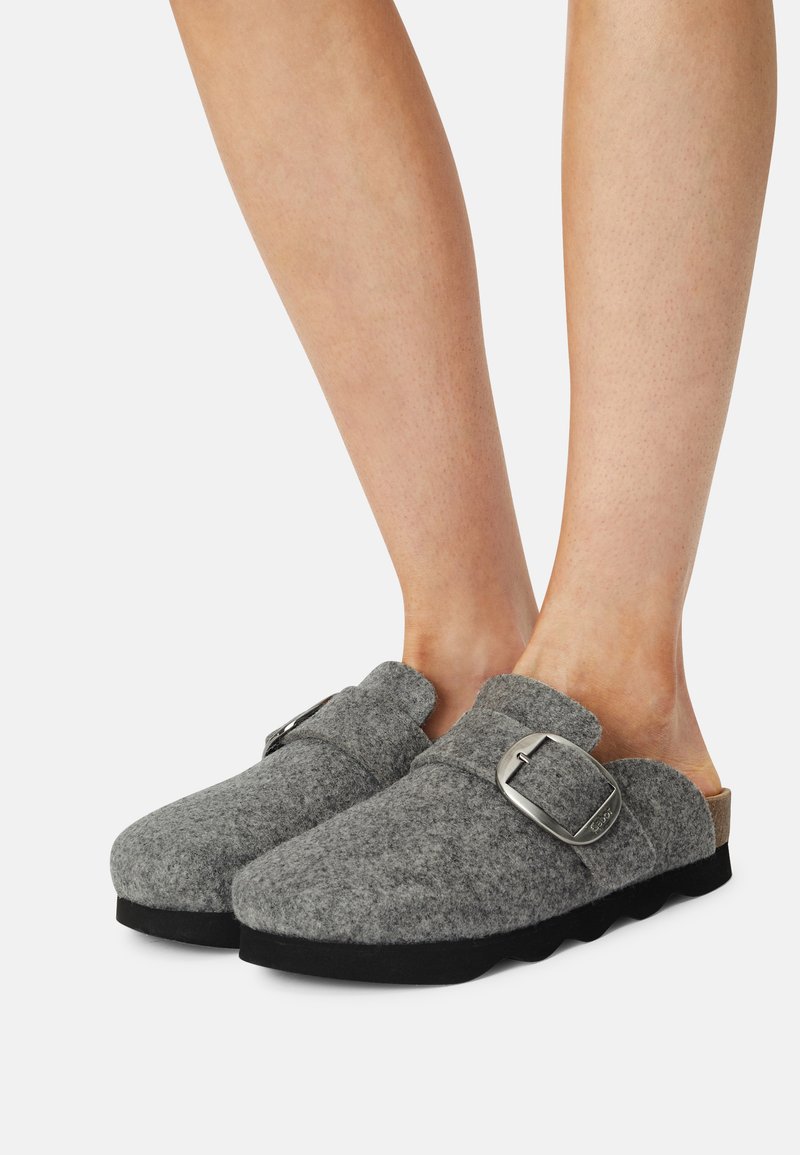 Gray felt clogs with a wide strap and metallic buckle. Rounded shape, textured surface, and a black rubber sole for grip.