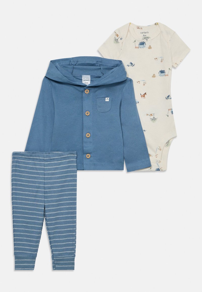 Šviesiai mėlynas medvilnės džemperis su mygtukais, kišene, kreminės spalvos kūdikių bodis su gyvūnų spausdiniu ir mėlynos juostuotos kelnės su elastingais iškirpimais. Tinka kūdikiams.