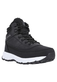 Bota de senderismo impermeable negra con collar acolchado, parte superior texturizada y diseño de cordones. Cuenta con una suela blanca con un dibujo robusto para tracción.