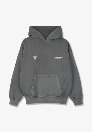 Szara bluza z kapturem z dużą kieszenią na przodzie, elastycznymi mankietami i kapturem ze sznurkiem. Posiada białe napisy "Pegador" oraz małe logo na piersi.