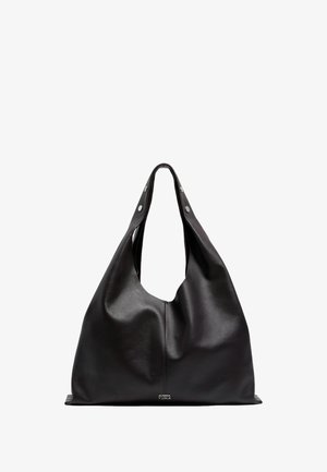 Duża czarna skórzana torba tote o gładkiej fakturze, minimalistycznym designie i dwóch wydłużonych uchwytach z akcentami w postaci zapięcia na zatrzask.