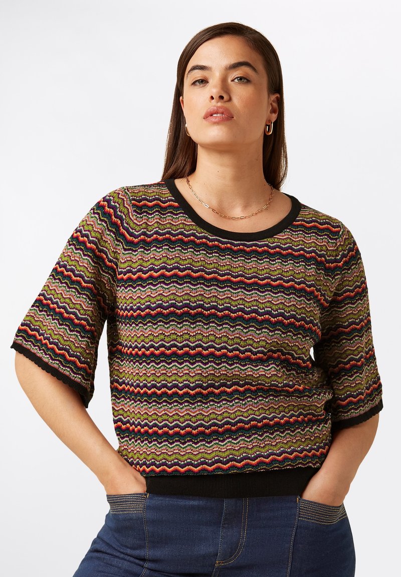 Gestickter kurzärmeliger Pullover mit einem mehrfarbigen wellenförmigen Muster in Grün, Rot und Schwarz sowie einem schwarzen gerippten Halsausschnitt und Bündchen.