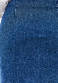 MIT HOHER TAILLE - Denimnederdele - mid blue denim