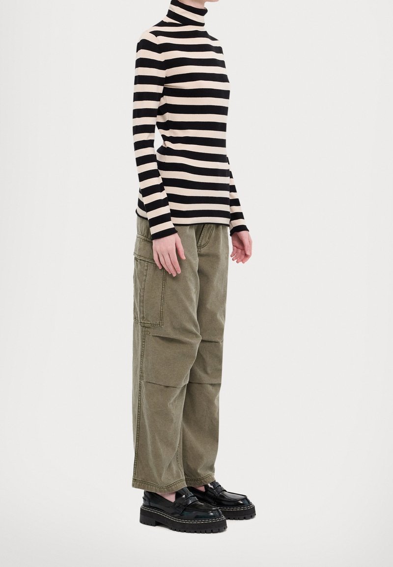 MAX&Co. Sweter